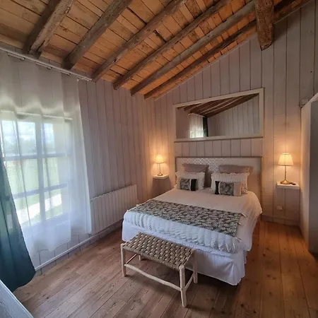 Lariviere Oda ve Kahvaltı 4*